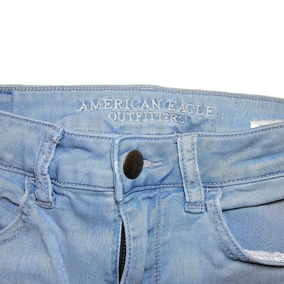 🎉 LAST CHANCE! 🎉 AEO Light Wash Distressed Jegging High Rise Size 4 Short - Picture 5 of 9